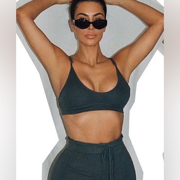 SKIMS SLEEP SHORT LIMITED EDITION: IRIS MICA XS - Picture 13 of 15